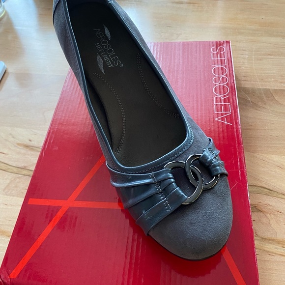 NIB ~ Aerosols Red Rock, Gray Pumps ~ 9 1/2 - Picture 7 of 7